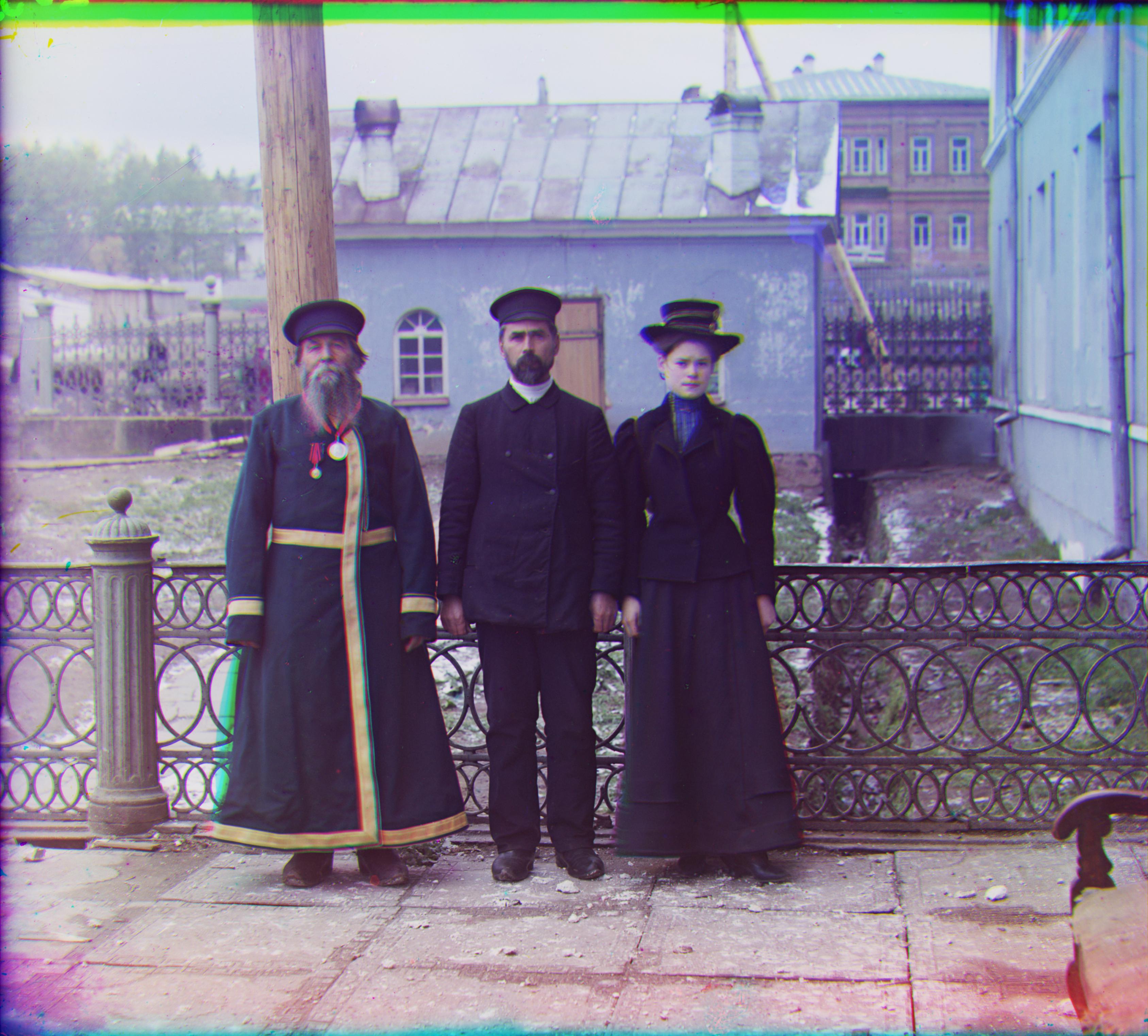 input: `three_generations.tif`, green: (54, 12), red: (111, 9)