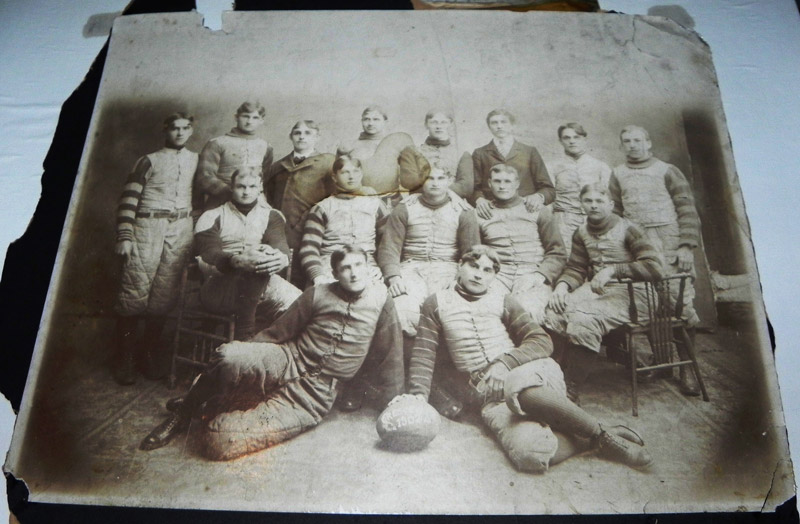 Crescents
                Football Team, 1902