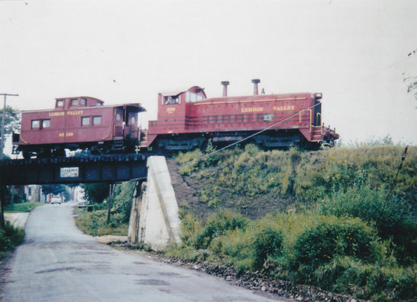LVRR SW9 locomotive on Carbon Street trestle