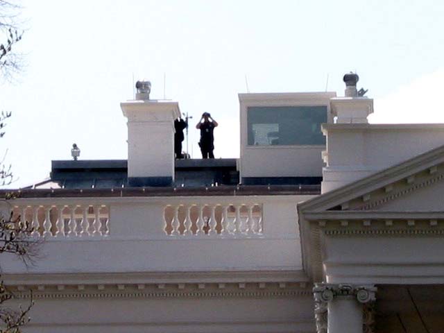 013guardOnWhiteHouse