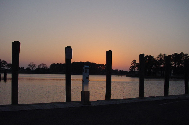 cc2004_3_07_1915_pierSunset