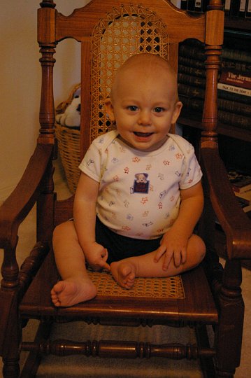 IMGP2526.JPG - Alex discovers rocking chairs